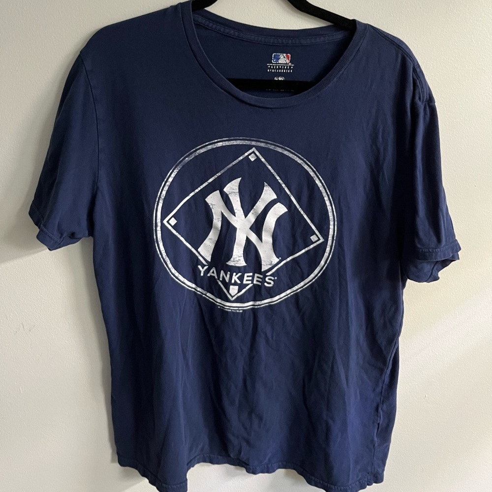 Yankees Baseball MLB blue short sleeve Tshirt men’s Large Genuine Merchandise